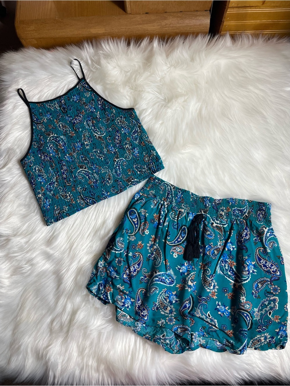 Xhilaration Teal Paisley Cropped Smocked Tank & Smocked Waist Flair Shorts Set